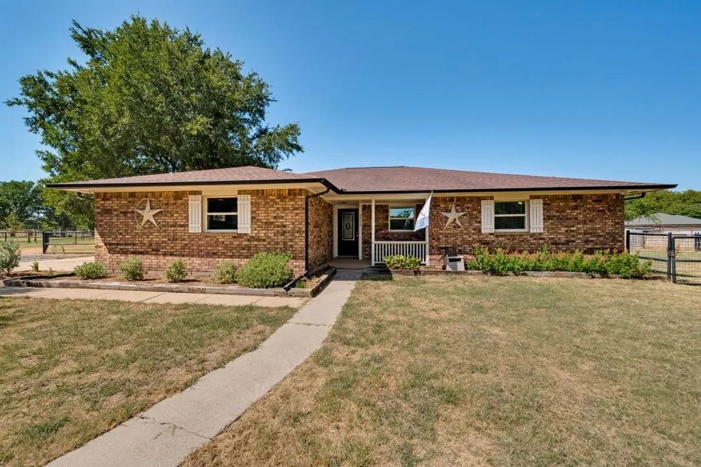 3524 Sauls Road, Aubrey