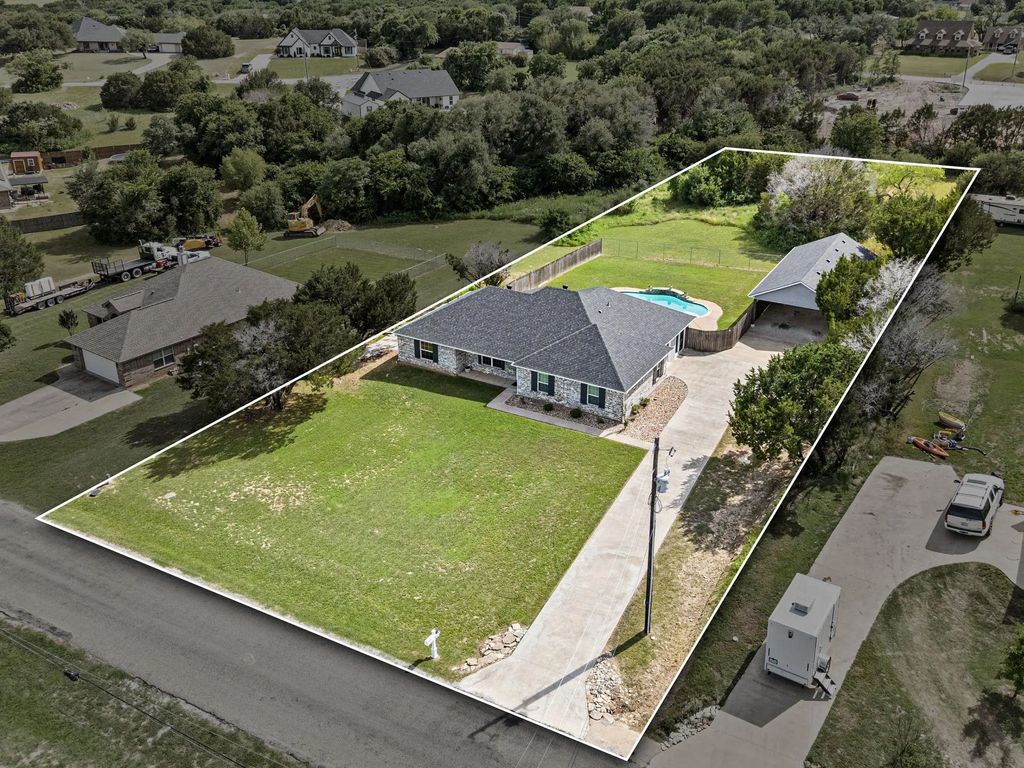 4000 Goliad Drive, Granbury