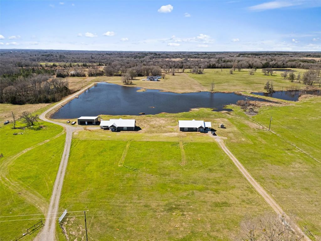 385 County Road 3104, Pittsburg