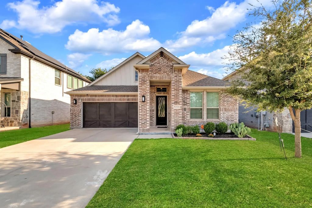 5221 Beautyberry Drive, Fort Worth