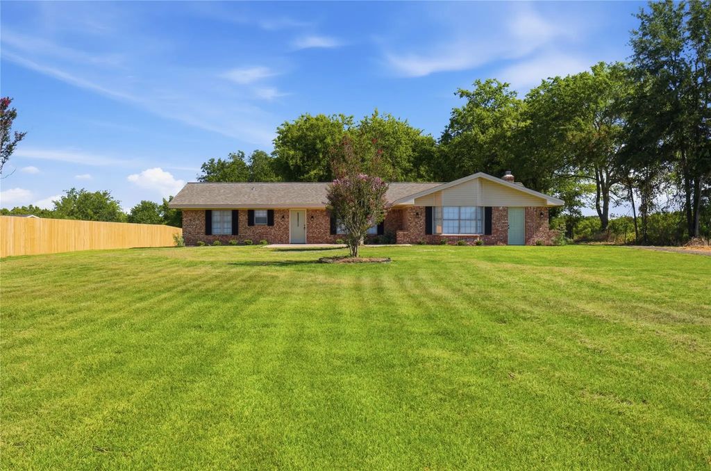 1329 County Road 3357, Saltillo