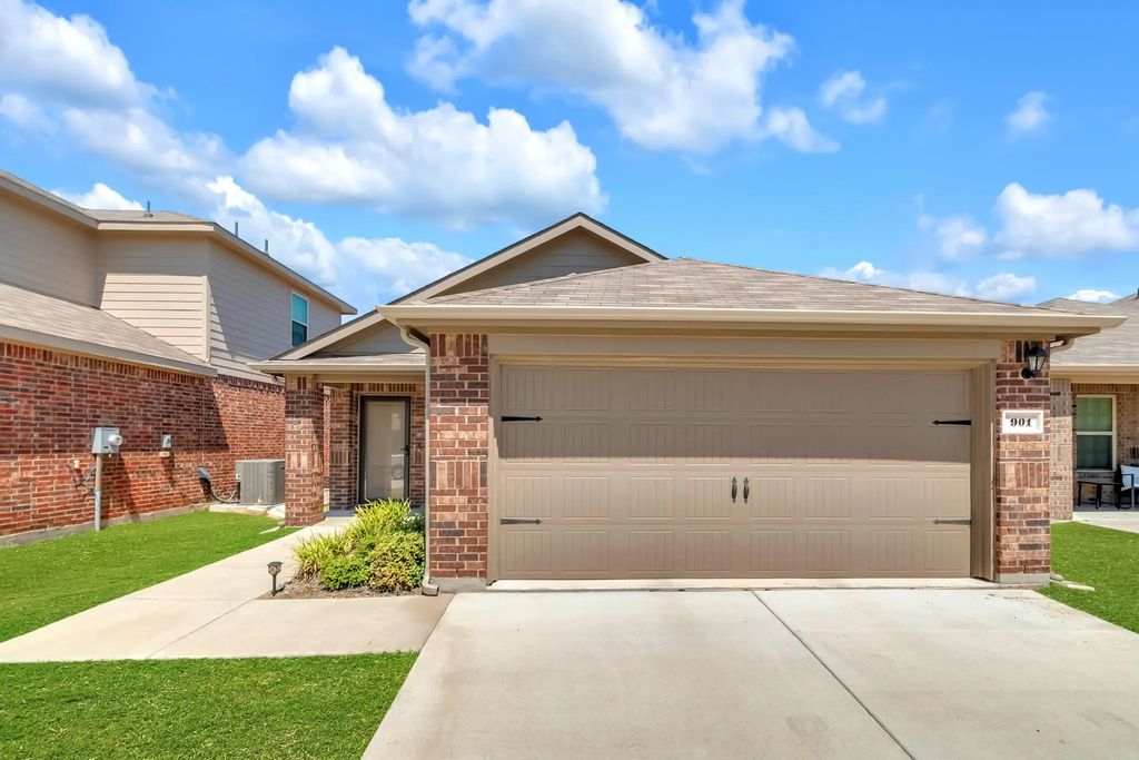 901 Country Road, Royse City
