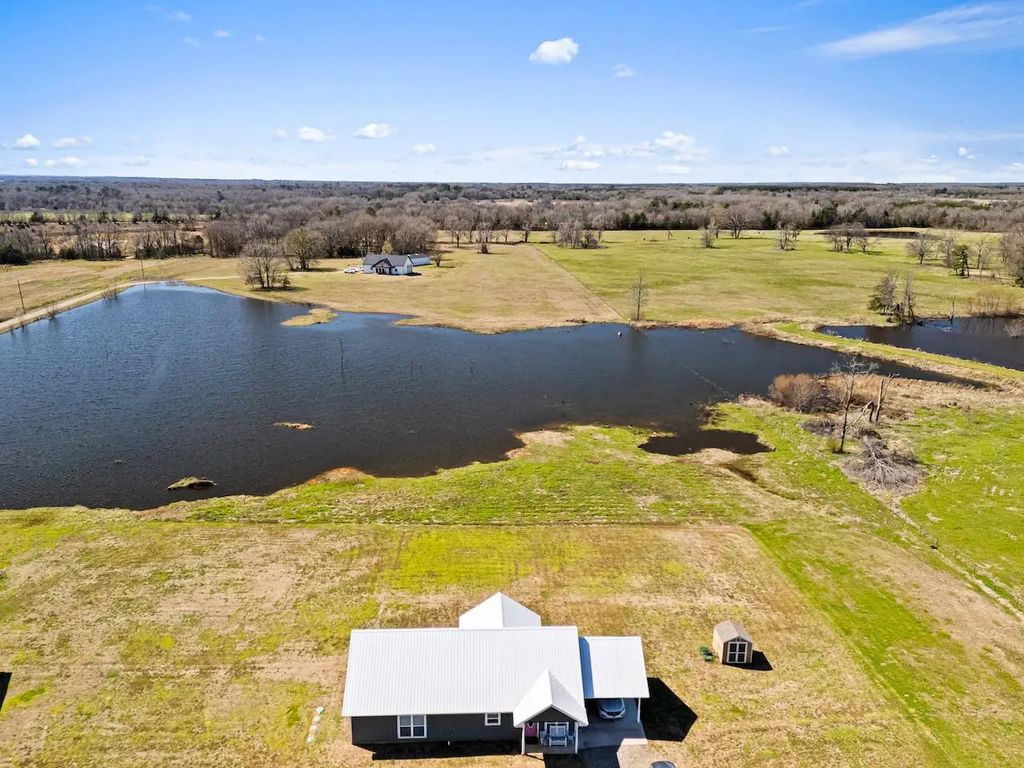 349 County Rd 3104, Pittsburg