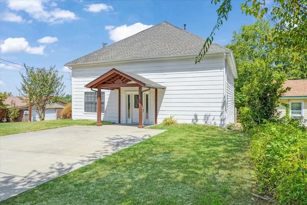 3728 Luella Road, Sherman