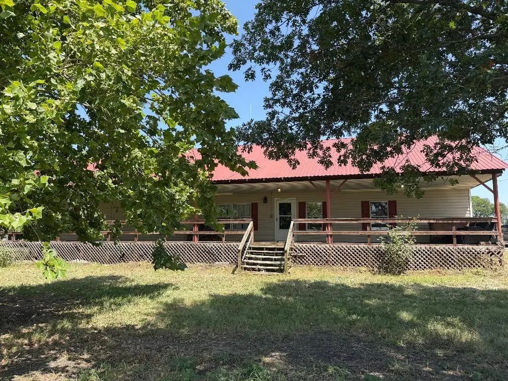 14050 S State Highway 78, Leonard