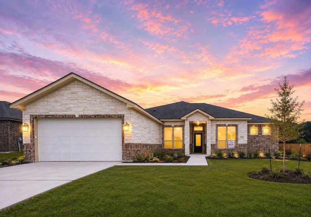 131 Lasso Loop, Lorena