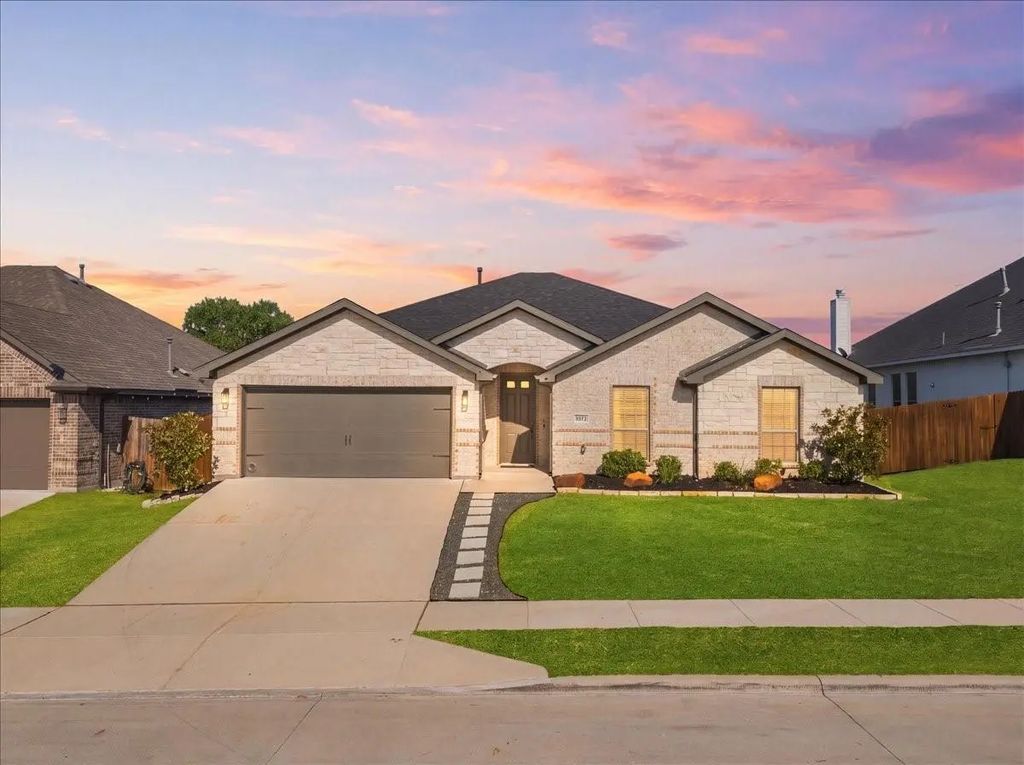 6924 Talon Bluff Drive, Fort Worth
