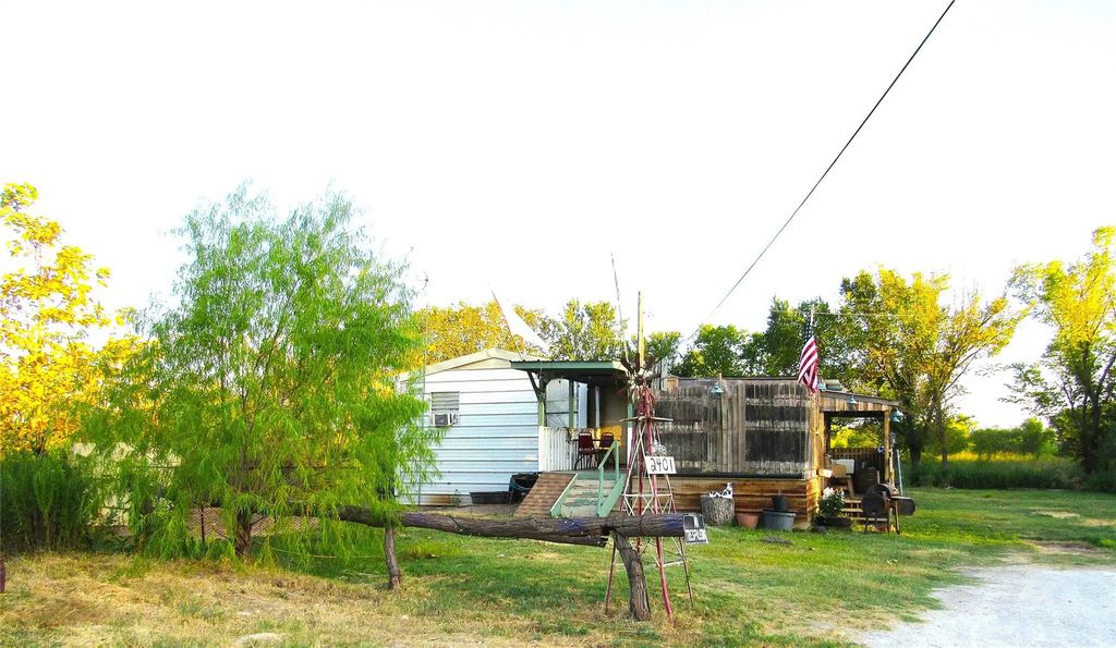 2401 Euless Court, Weatherford