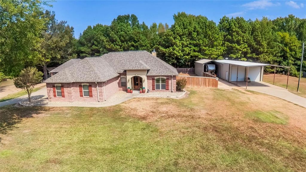 135 Pond Drive, Marshall