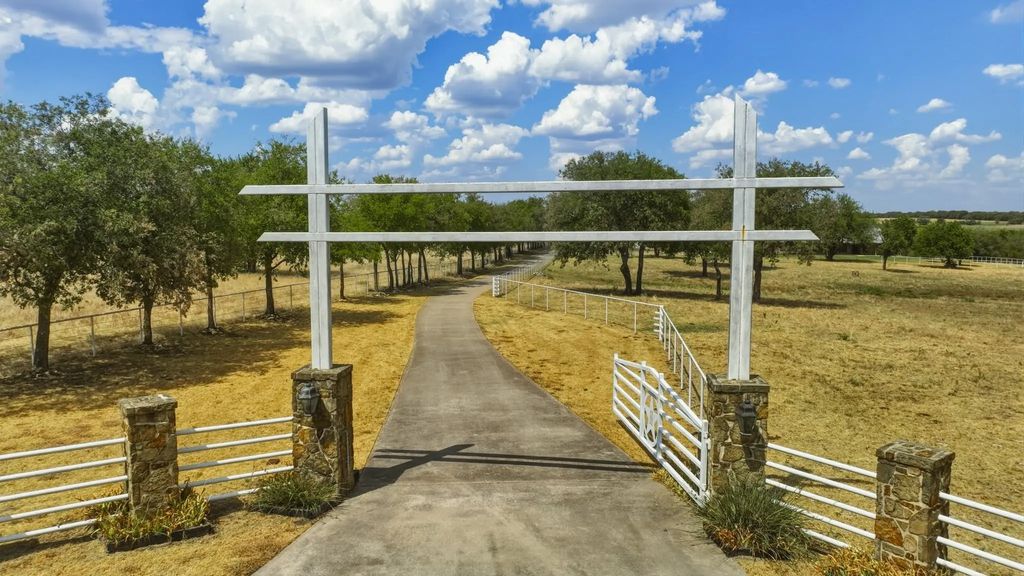11918 Riek Road, Krum