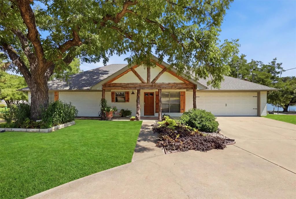 630 E Bridge Street, Granbury