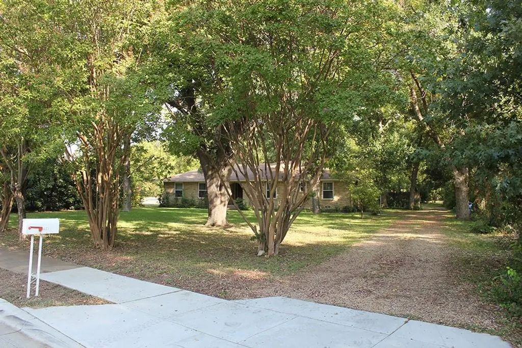8473 Stults Road, Dallas