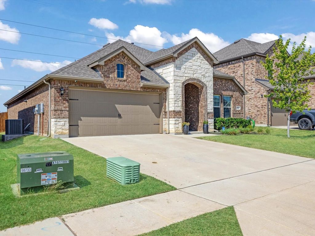 3257 Trails End Road, Aubrey