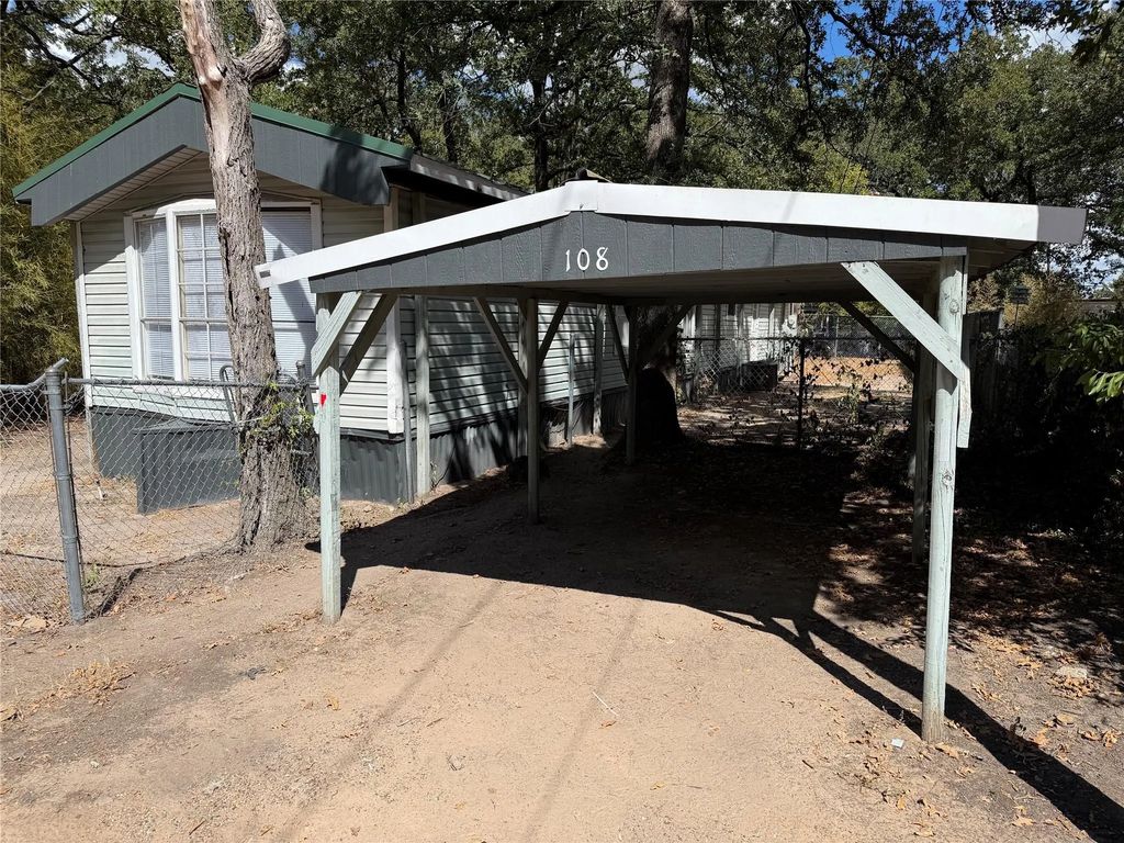 108 Dove Lane, Mabank