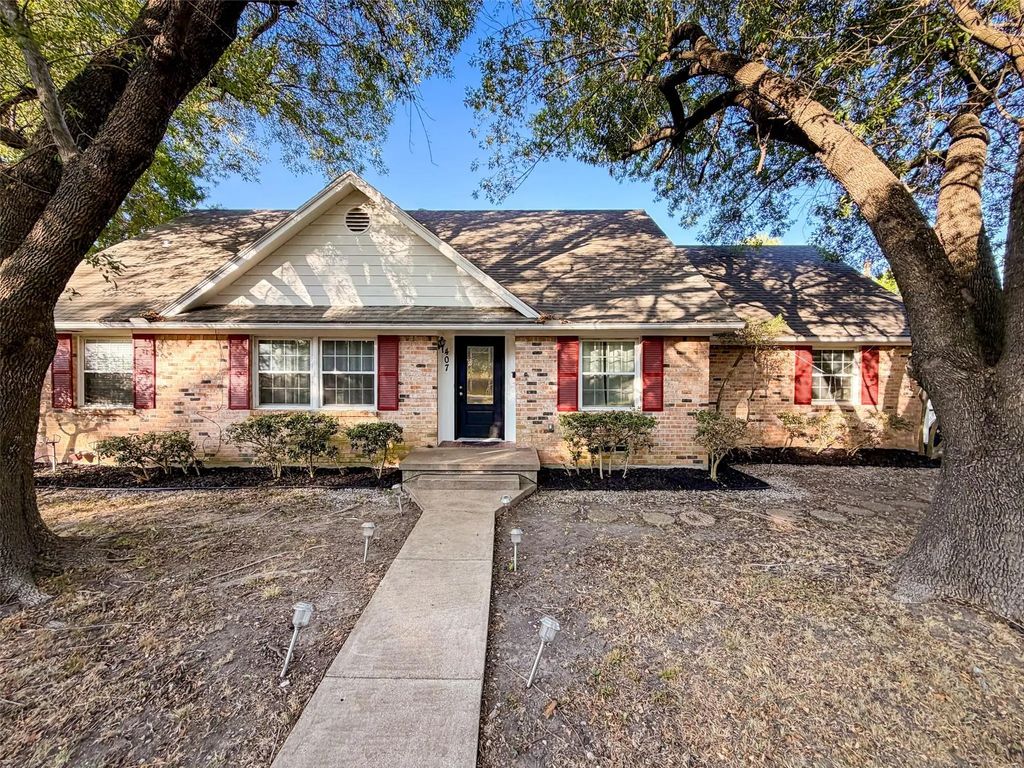 407 John Arden Drive, Waxahachie