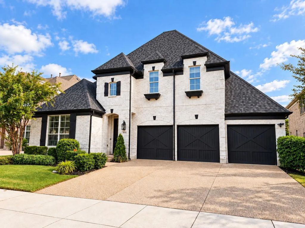 900 Southern Hills Way, Aubrey