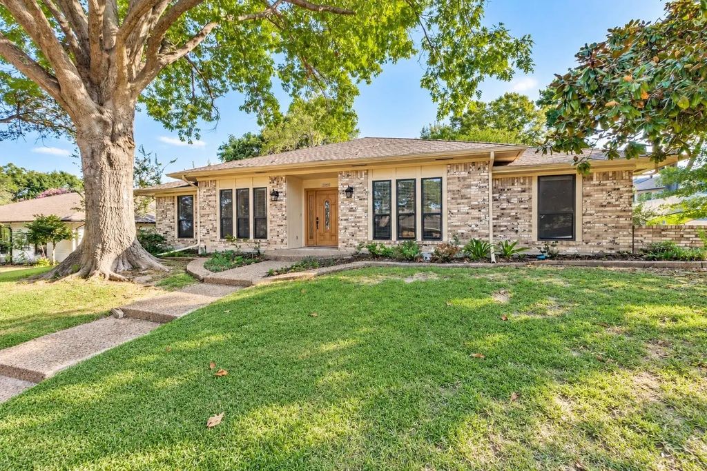 204 Lakehill Drive, Rockwall