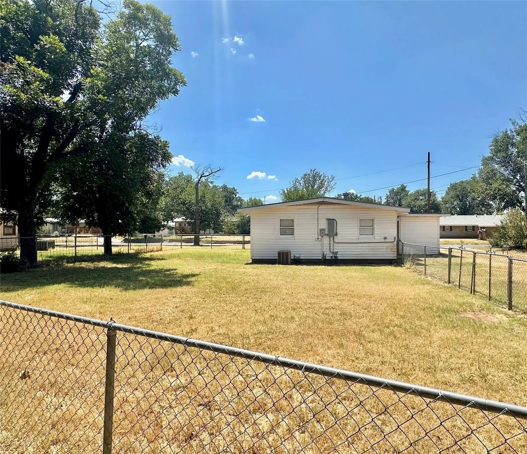 107 Laurel Drive, Winters