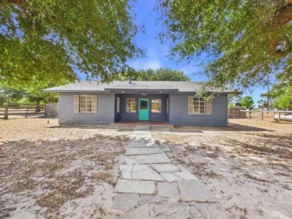 14889 N State Highway 19, Palestine