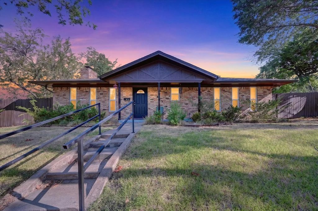 822 Cambridge Place, Grand Prairie