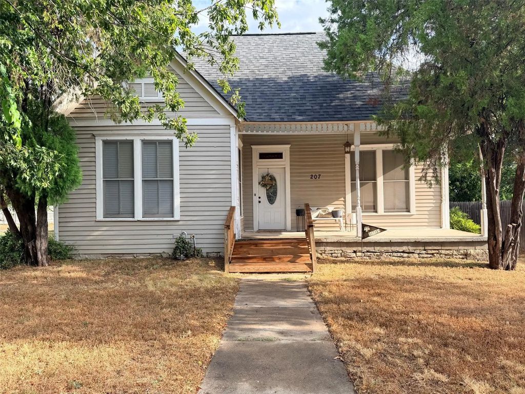207 W Neely Avenue, Comanche