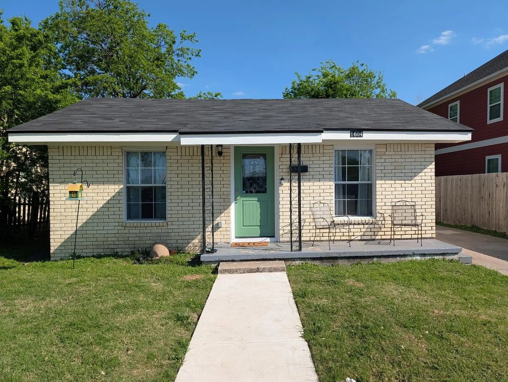 1604 James Avenue, Waco