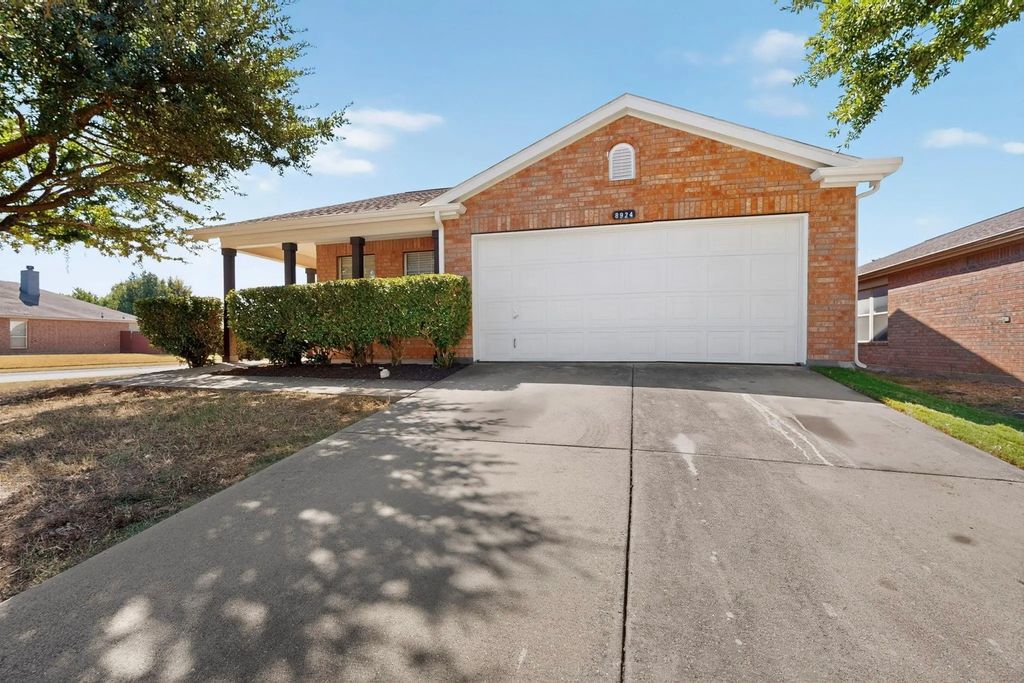 8924 Wagon Trail, Cross Roads