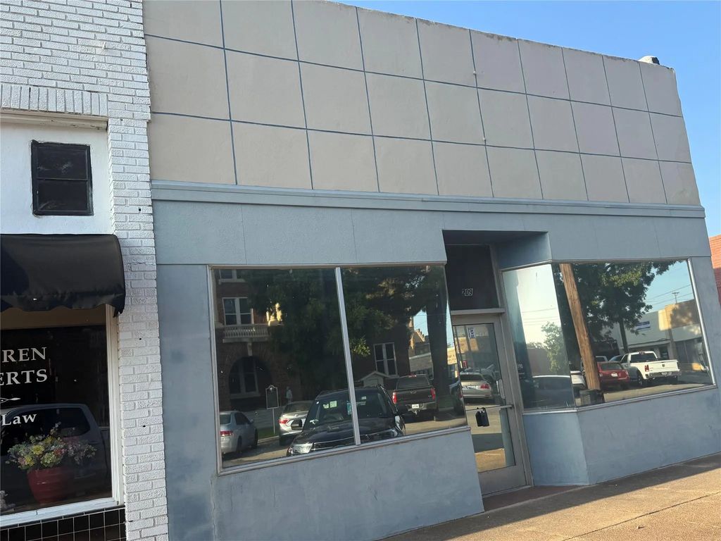 209 S Broadway Street, Brownwood
