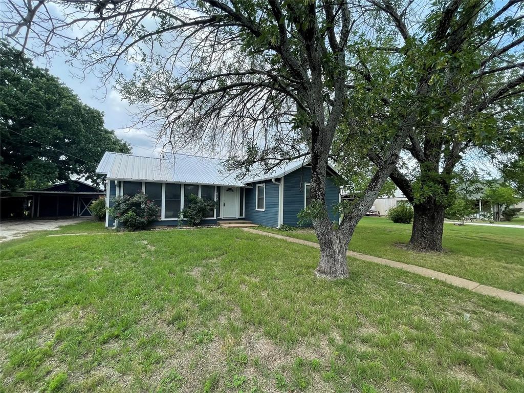 612 N Main Street, Graford