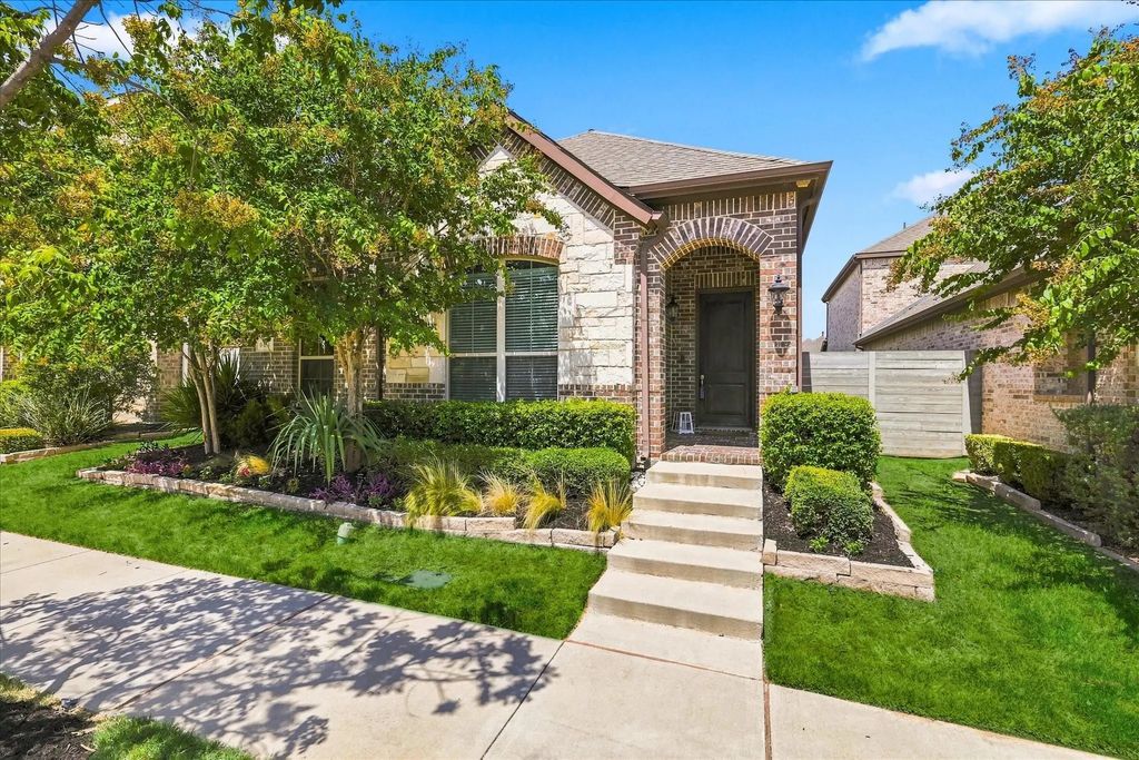904 Boardwalk Way, Argyle