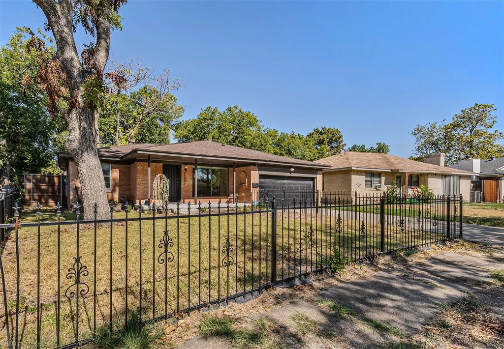 1351 Dell Oak Drive, Dallas