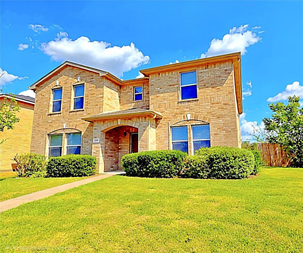 1336 Falcon Trail, Cedar Hill