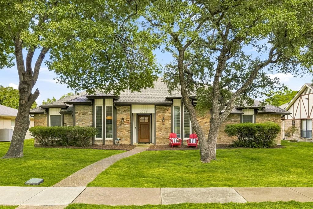 2206 Victoria Lane, Richardson