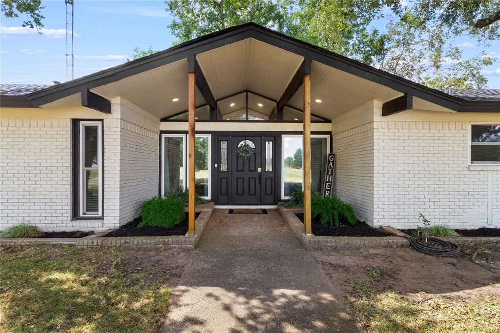 221 Laurel Lane, Fairfield