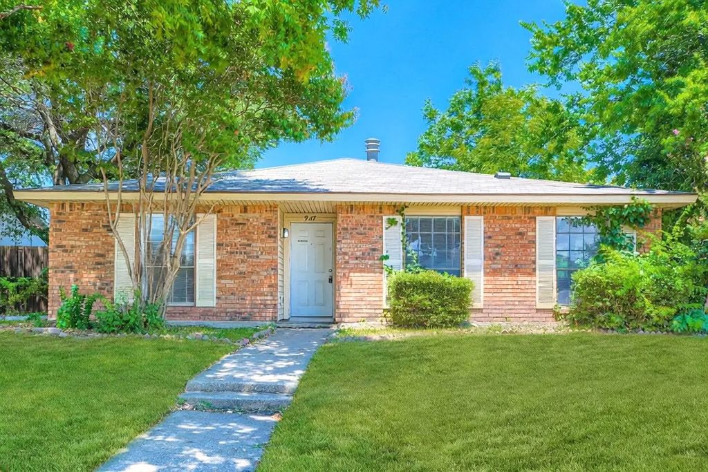 9117 Fairmont Circle, Rowlett