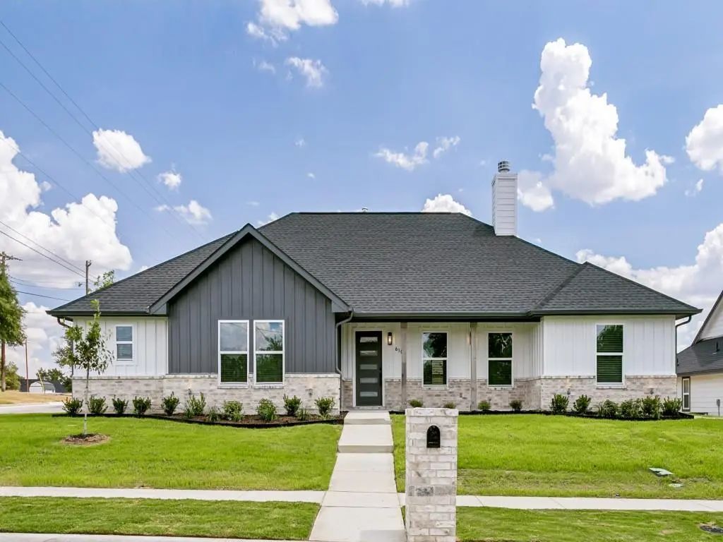 610 N Mill, Weatherford