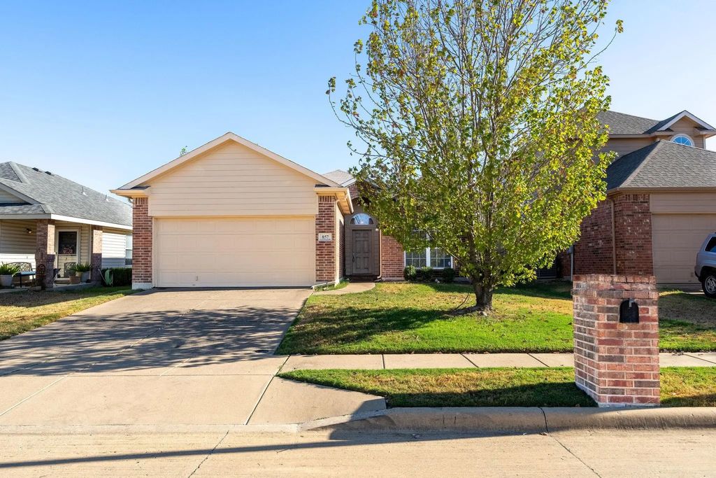 857 Rio Bravo Drive, Fort Worth