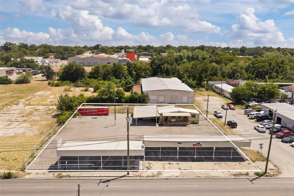 2020 Franklin Avenue, Waco