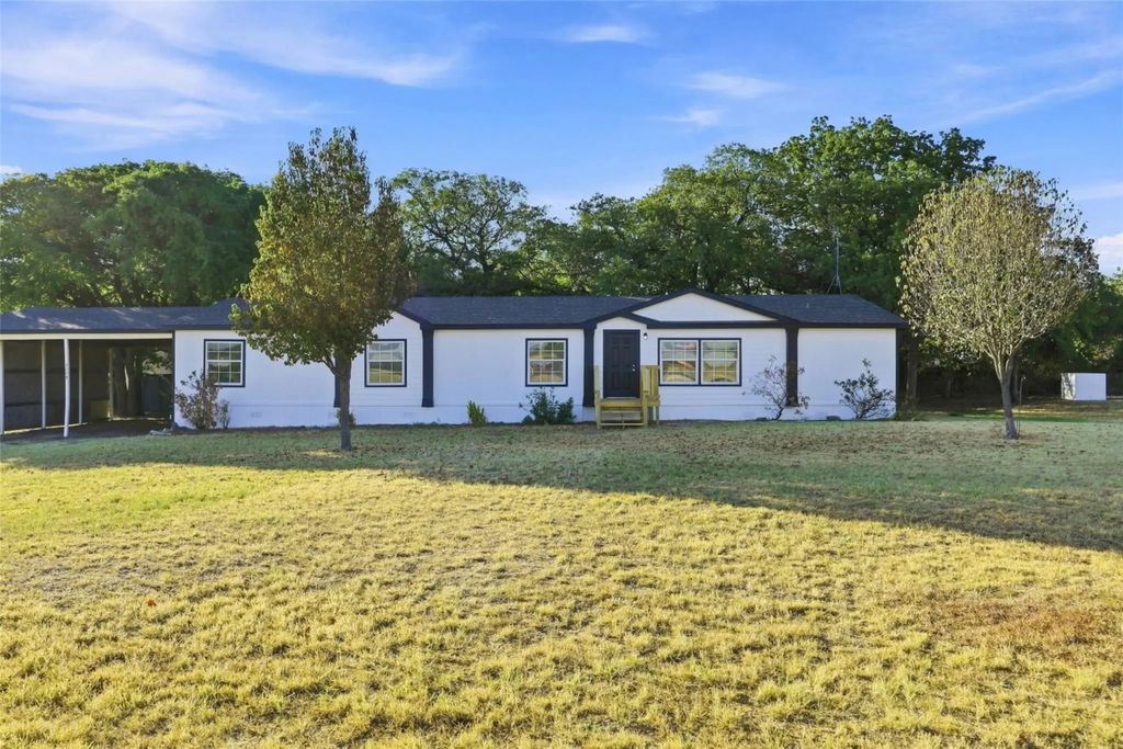 5209 Shaw Road, Tolar