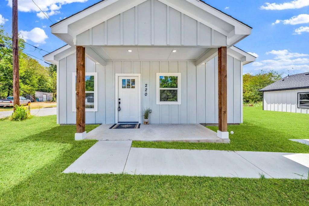 220 Calvert Street, Sulphur Springs
