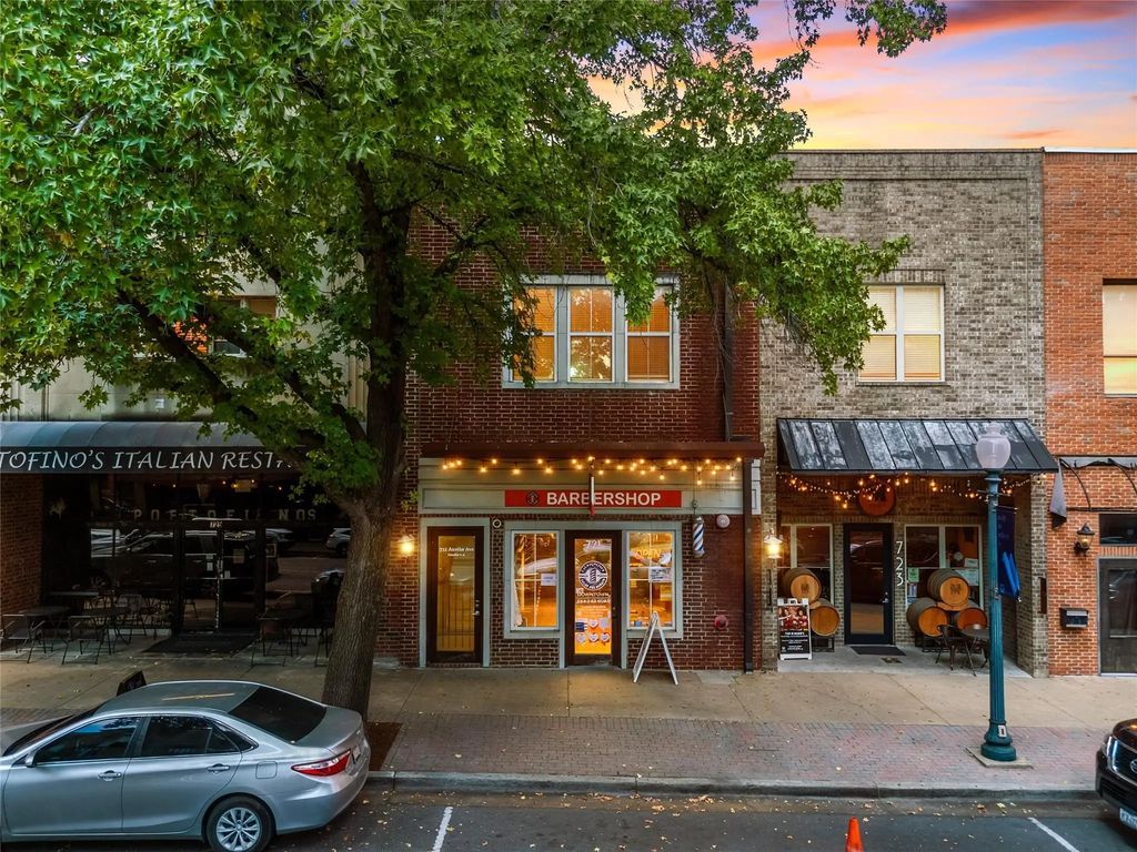 721 Austin Avenue C, Waco