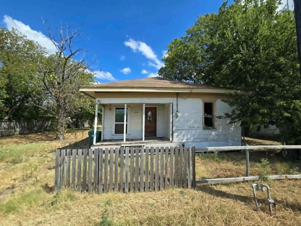 405 College Street, Ferris