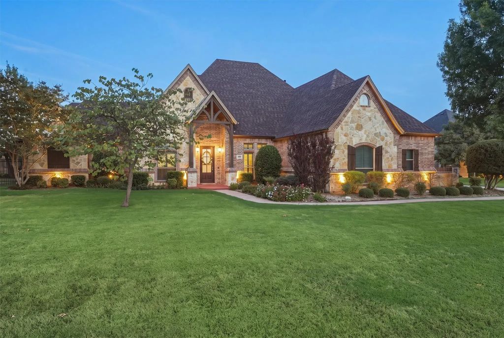 3832 Eagles Nest Trail, Burleson