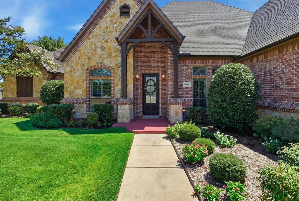 3832 Eagles Nest Trail, Burleson