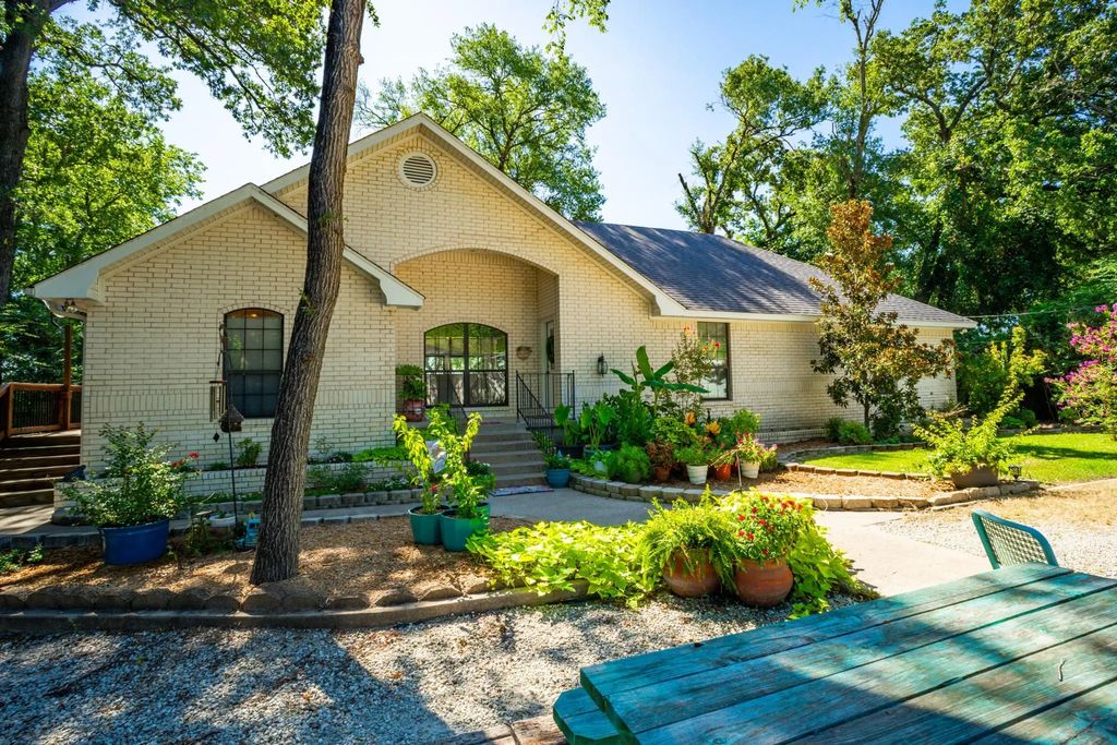 535 Fm 2681, Mexia