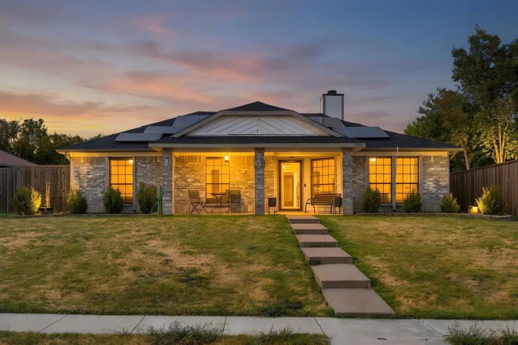 1553 Autumn Breeze Lane, Lewisville