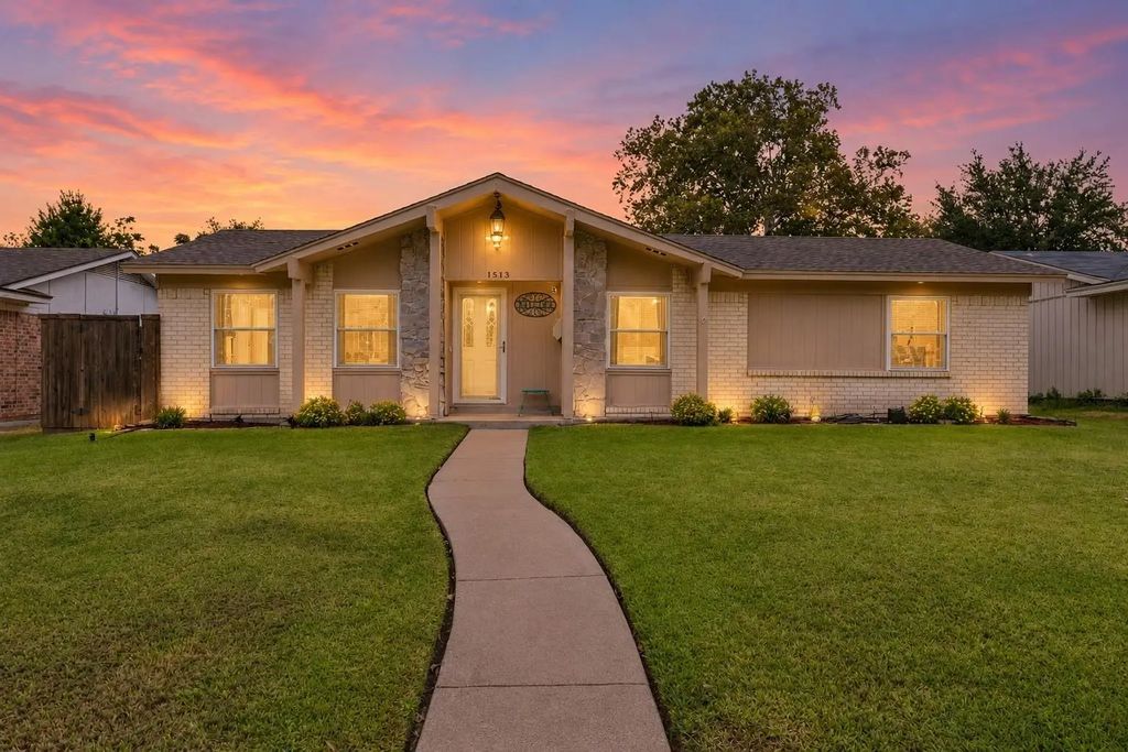 1513 Meadow Way, Garland