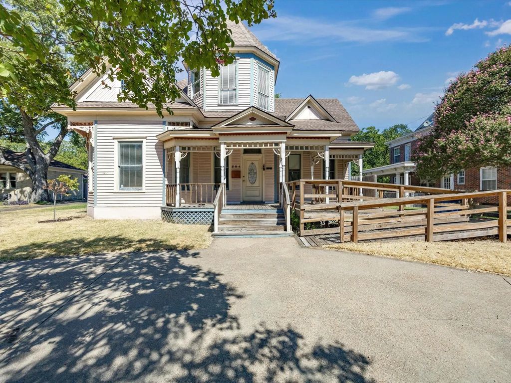 504 W Knox Street, Ennis