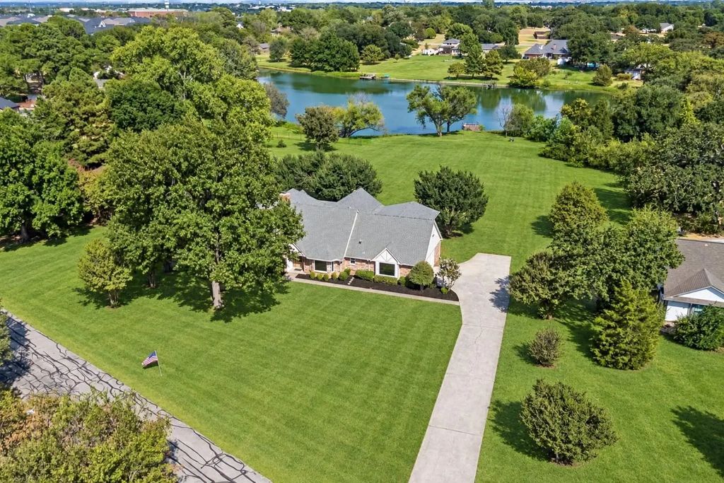 131 Oak Grove Circle, Double Oak