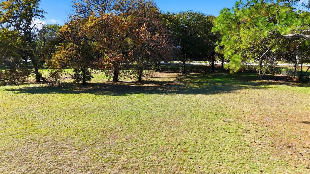 370 Oakview Drive, Double Oak